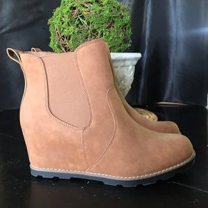 Universal Thread Wedge Boots size 11